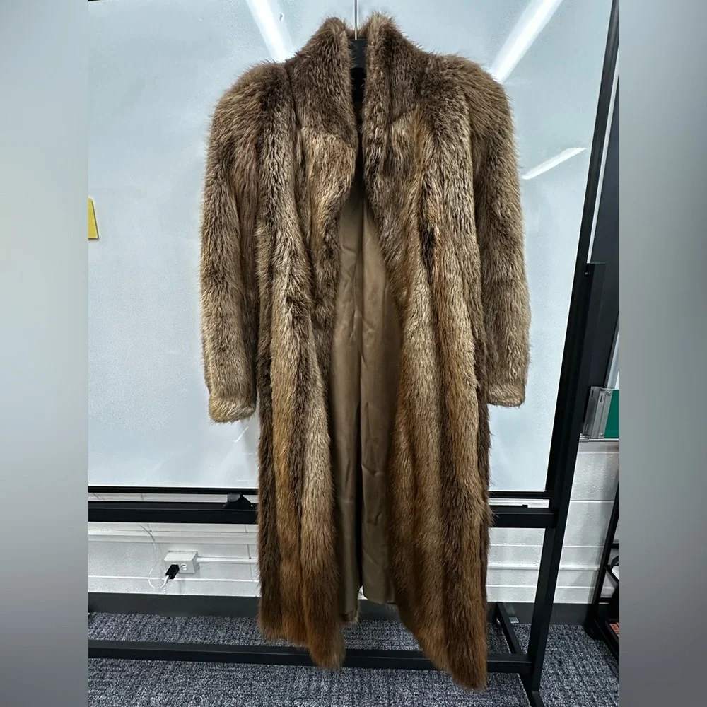 Elegant Dion Furs Real Beaver Fur Coat - Picture 10 of 11